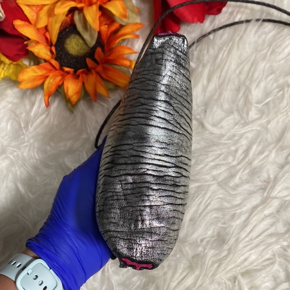 B MAY Crossbody (Beautiful metallic and unique Size) - Picture 4 of 6